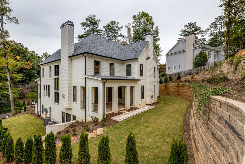 Large white house on hill freshly painted by Residential Painters in Atlanta